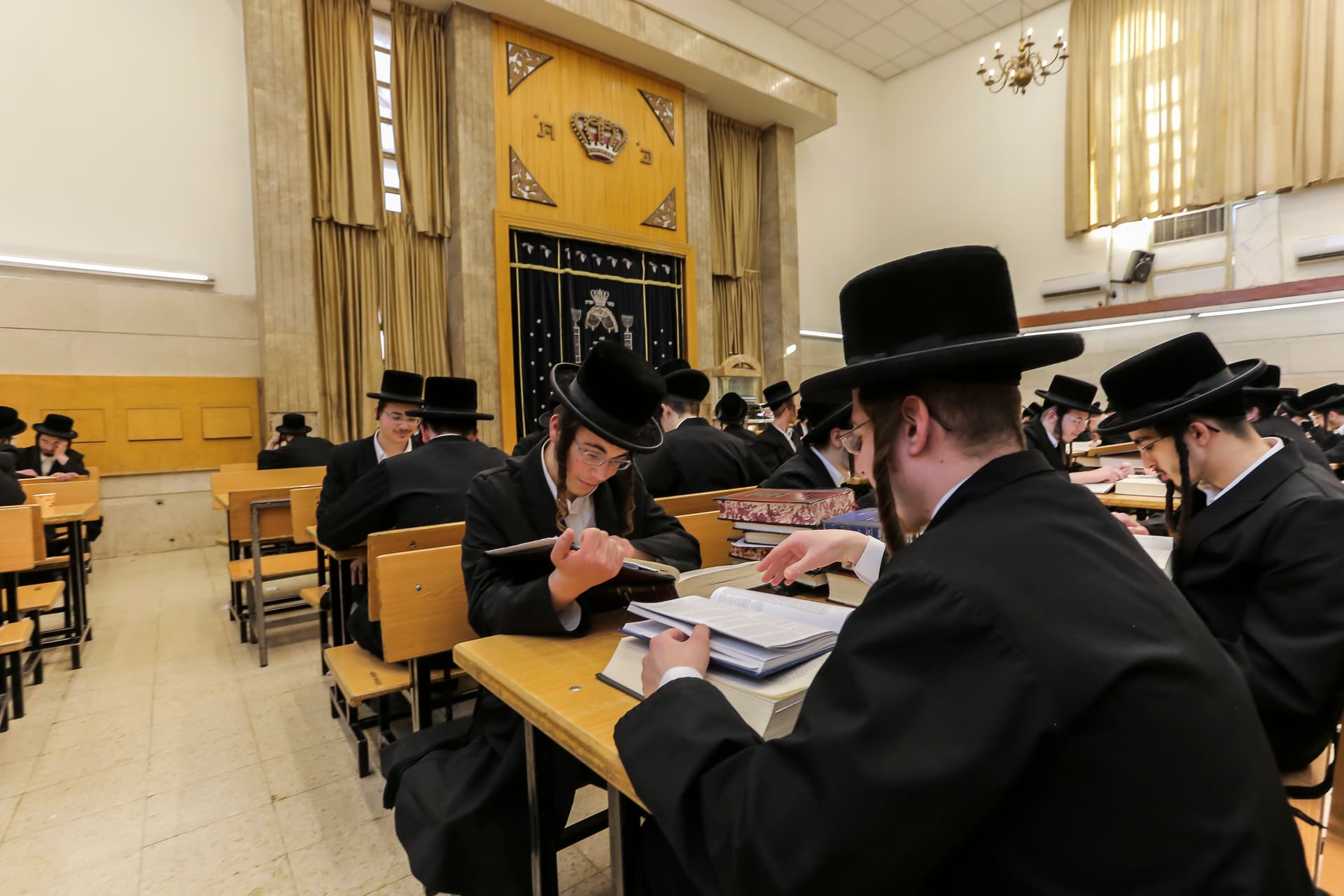 Bochurim learning in yeshiva